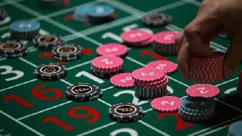 Tampilan aplikasi leo4d untuk smartphone dengan berbagai permainan